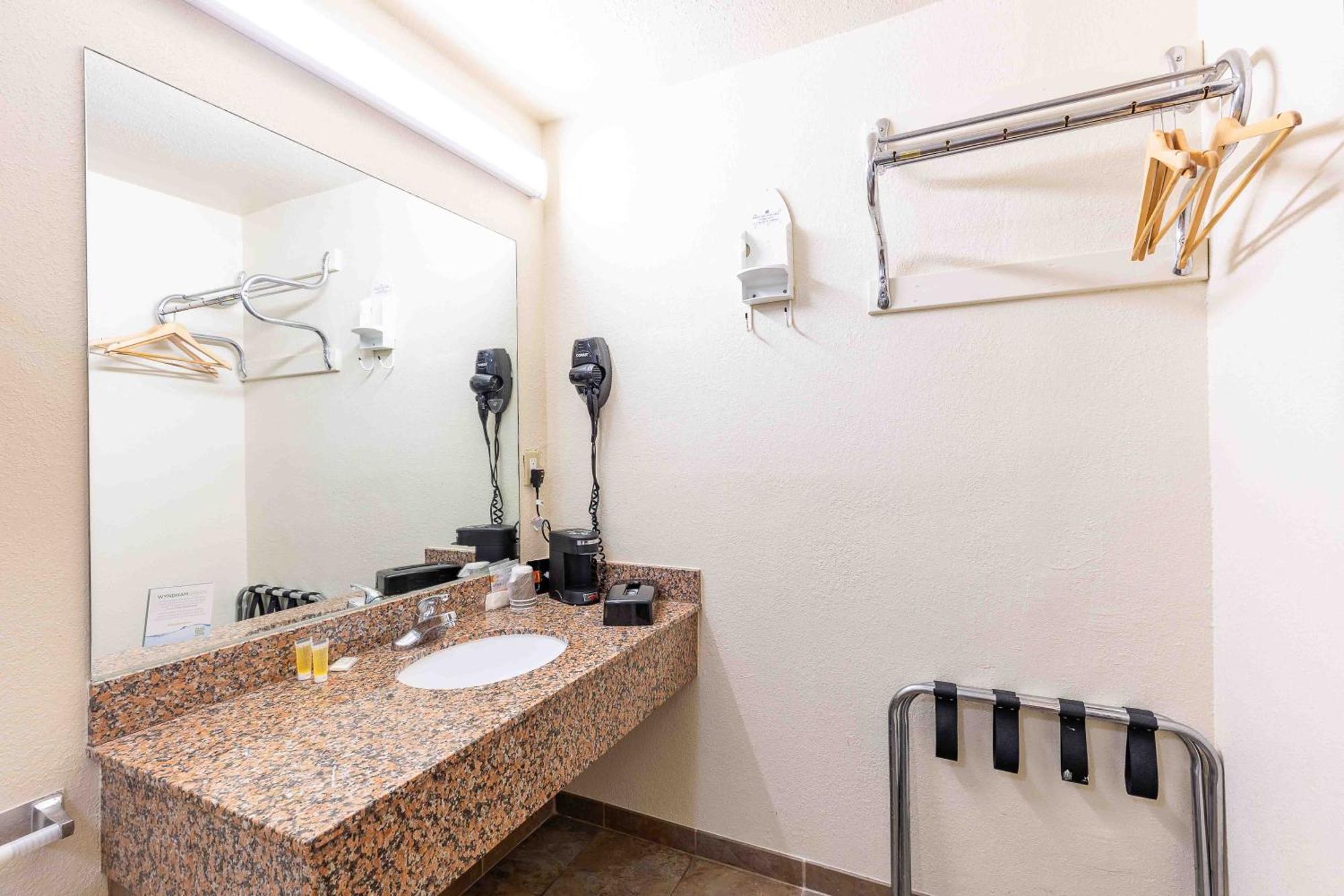 Days Inn By Wyndham Oklahoma City/Moore Екстер'єр фото
