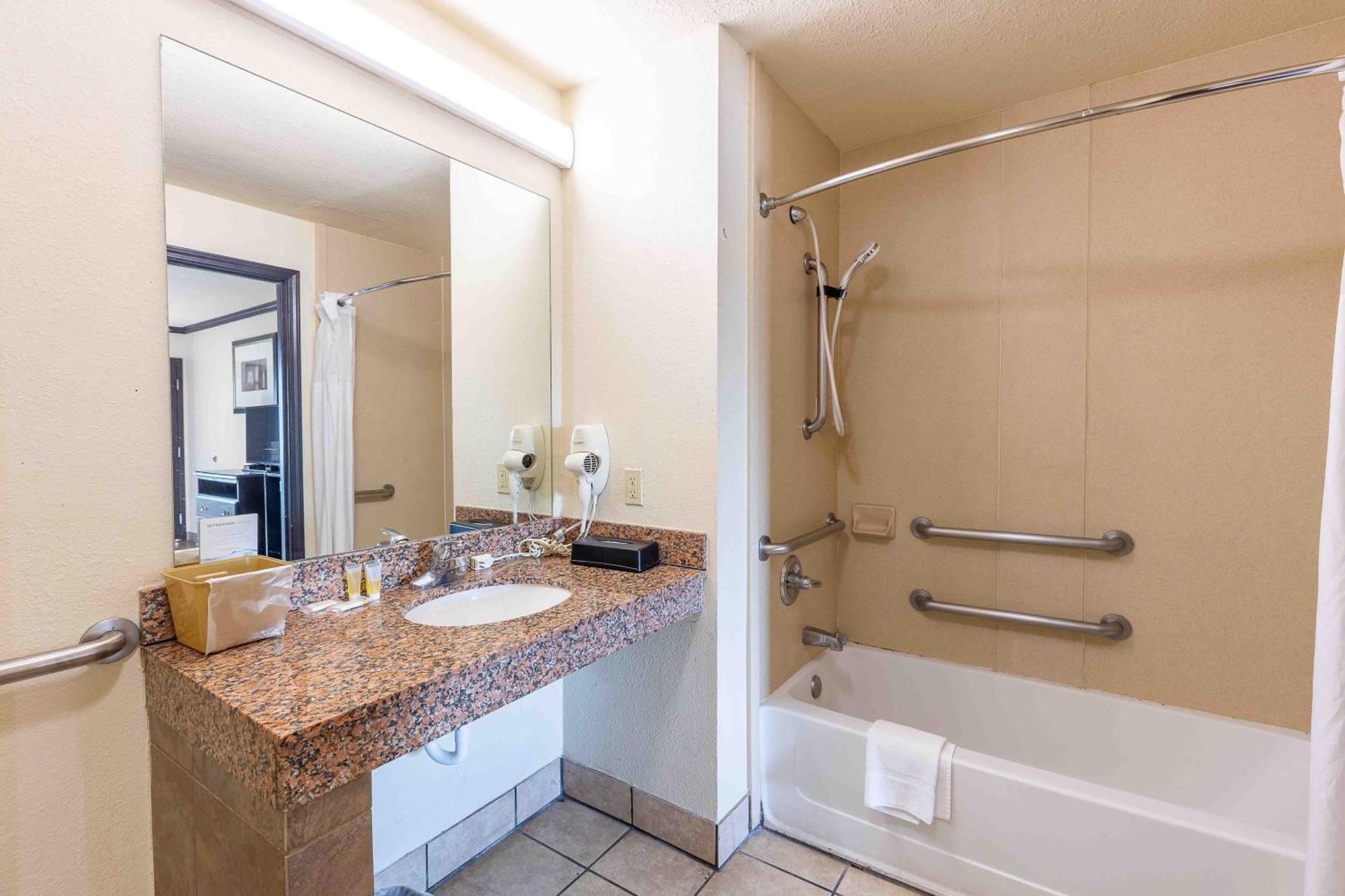 Days Inn By Wyndham Oklahoma City/Moore Екстер'єр фото
